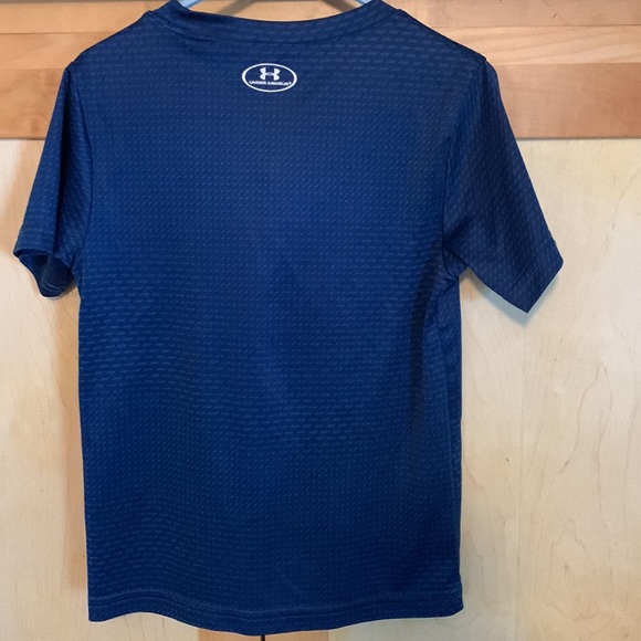 Under Armour shirt. Size boy 4 - Picture 4 of 5